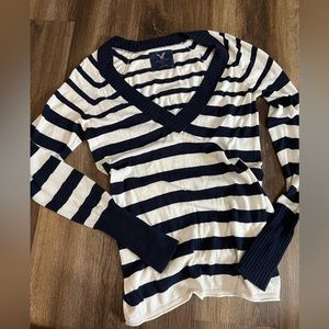 XL WOMENS AEO SWEATER